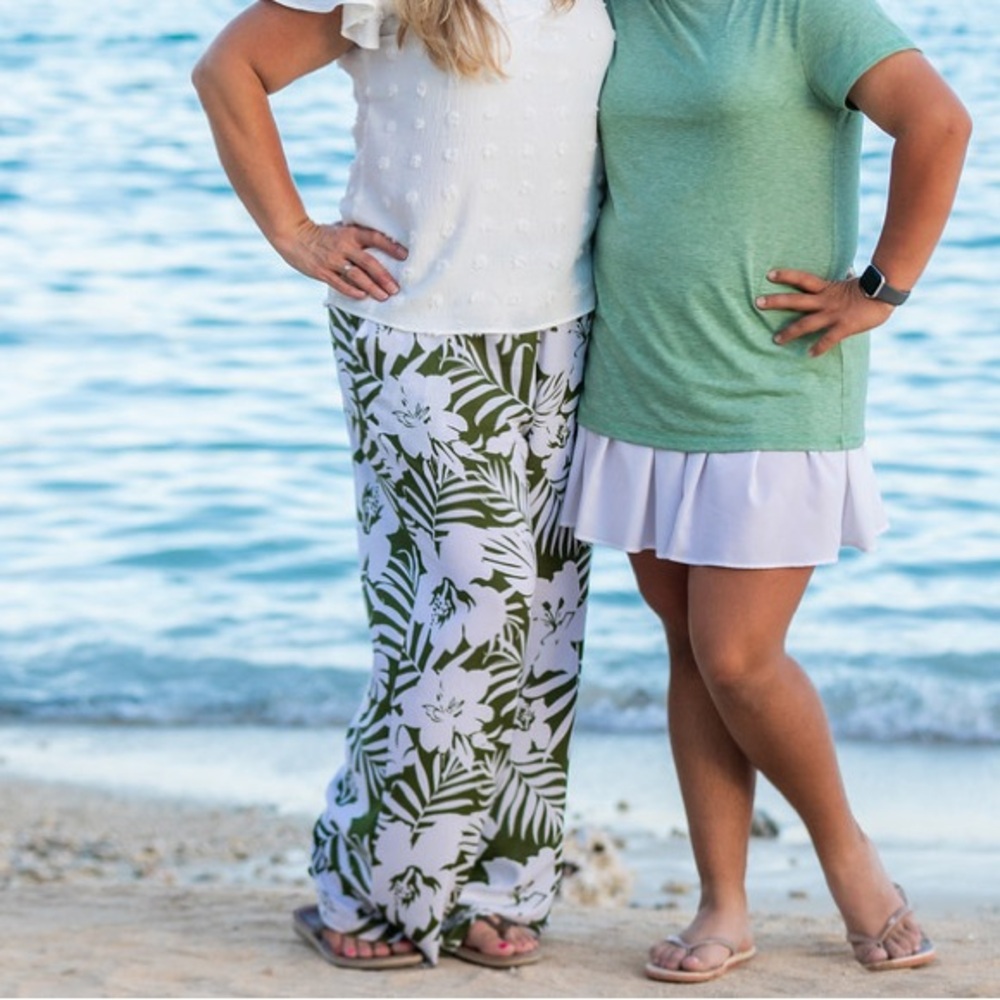 White and Green Flowey Tropical Palazzo Pant ✨NWT✨